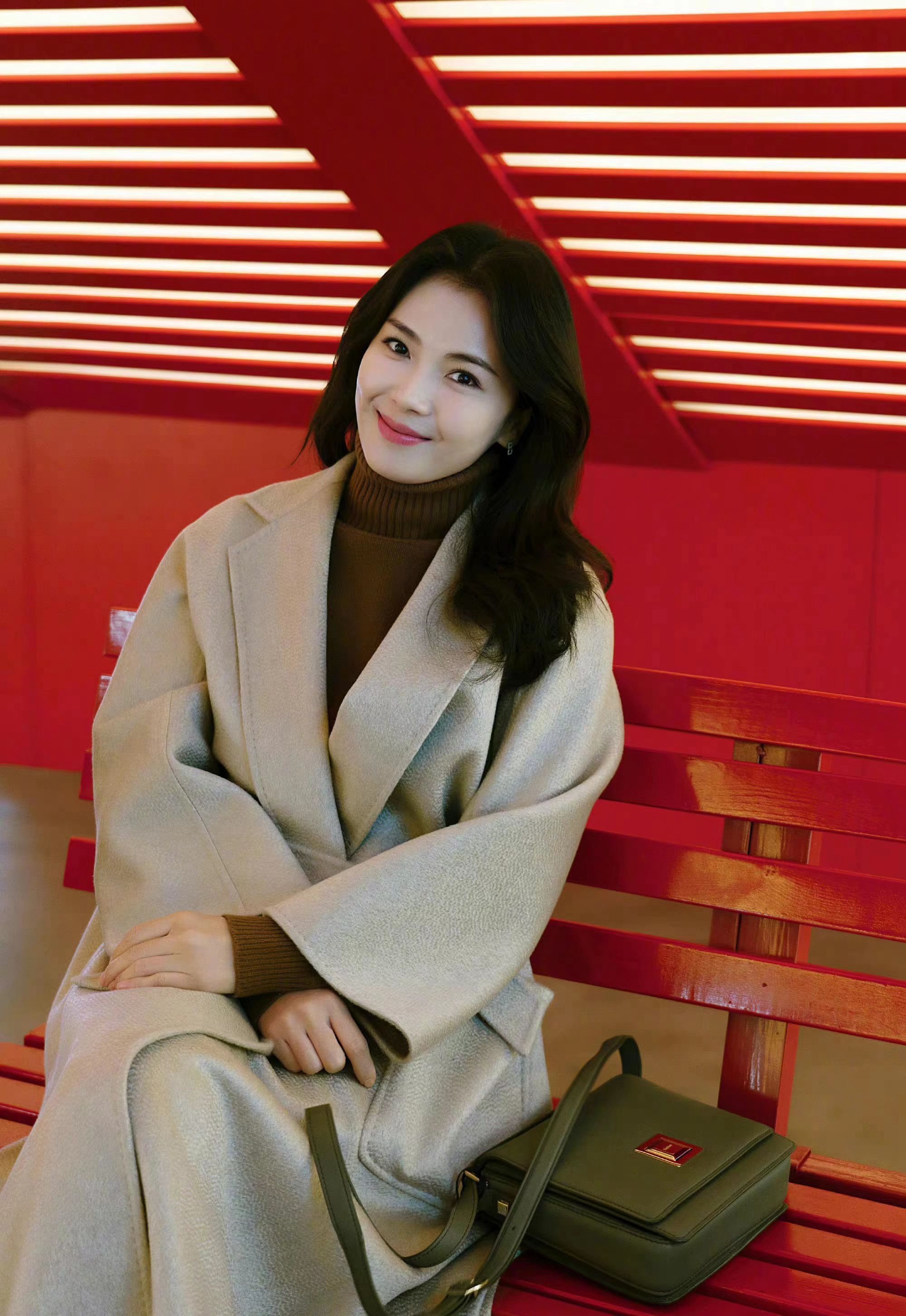 刘涛这才是秋冬季应有的穿搭!减龄时髦不说,关键还很高级