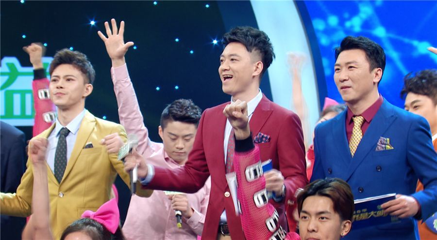 山东台知名主持人离职,李鑫张敏健直播带货,武文大舞台盛况空前