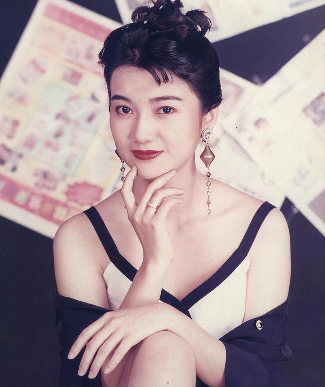 王玉玲,美丽容颜引领她踏入演艺圈,因意外机遇进入电视公司,从专业