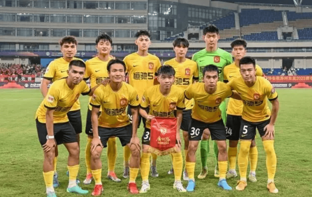 许家印风波27天后!恒大足球学校意外报喜,近9位数惊人收入曝光