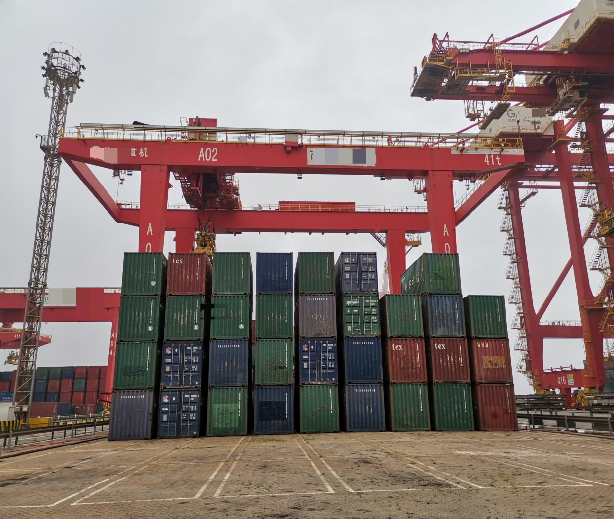 轨道式集装箱门式起重机配电柜柜内自动灭火装置设置