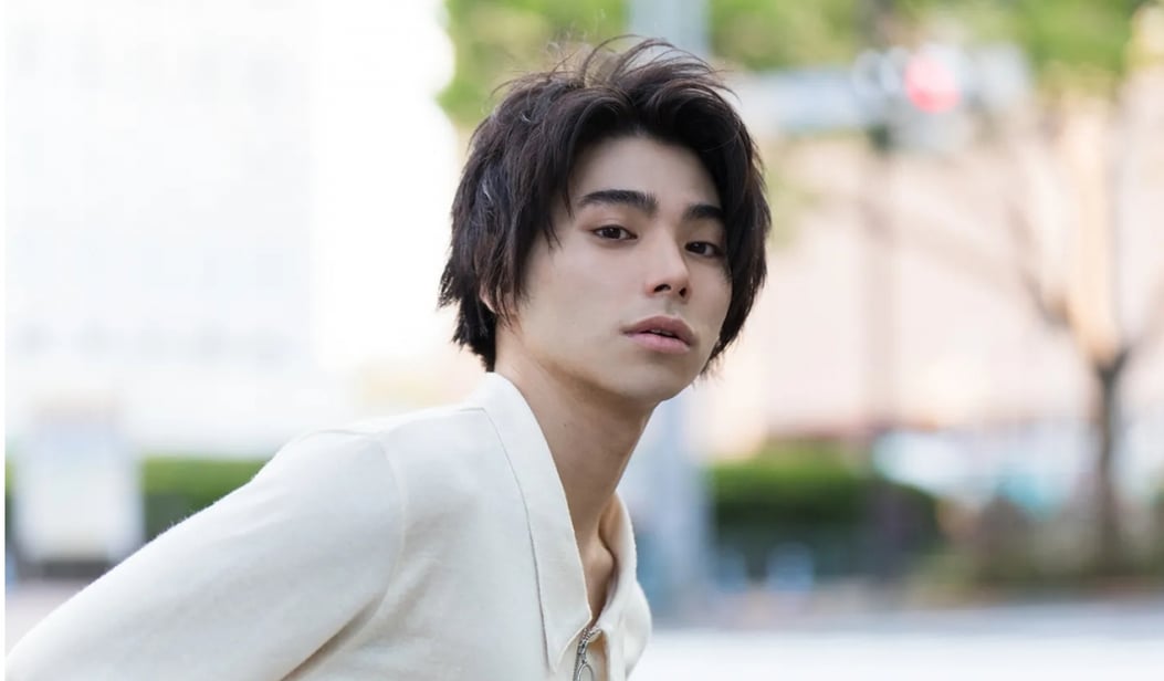 苣屋戏外是黑发大帅哥!村上虹郎浓颜系帅脸超迷人,爸妈皆是大咖