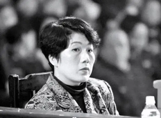 案例:湖南女贪官蒋艳萍:敛财千万,狱中意外怀孕躲避死刑