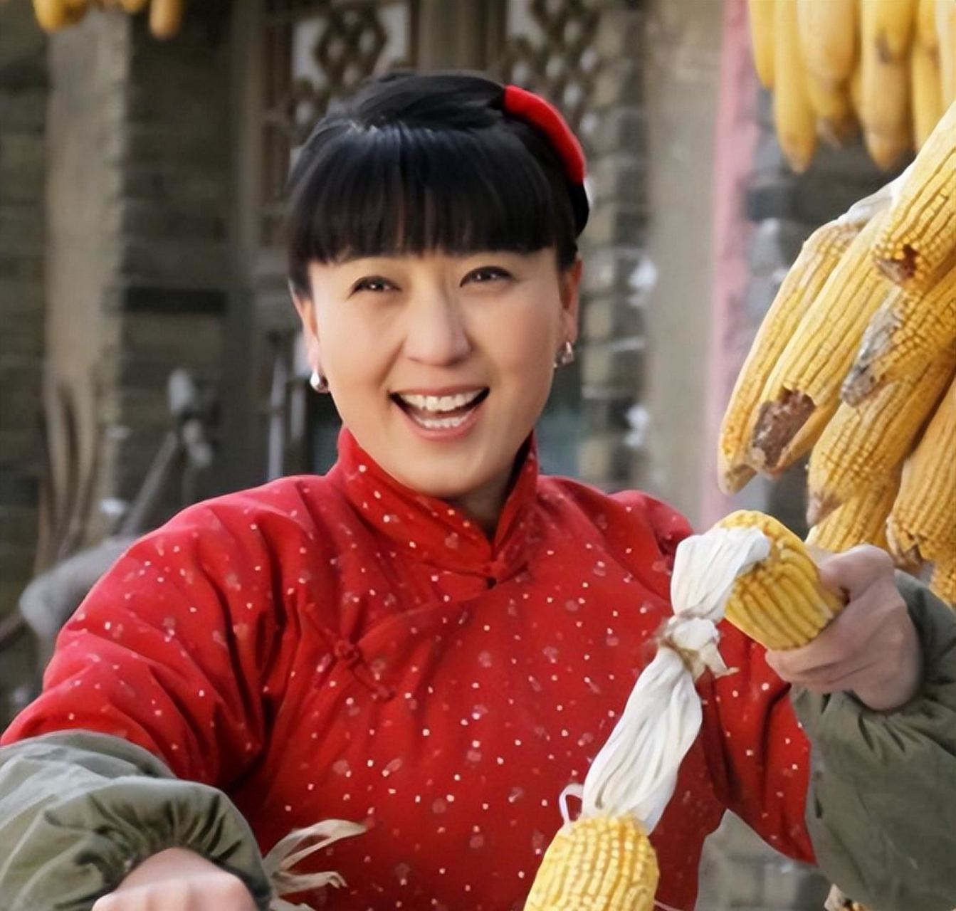 闫学晶是一位出生于吉林省辽源市的喜剧天才,她在春晚舞台和影视剧