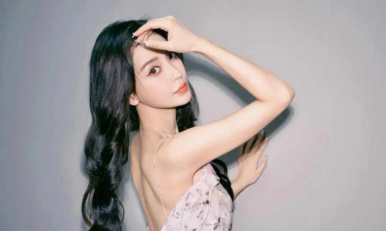 angelababy性感花朵裙写真大片