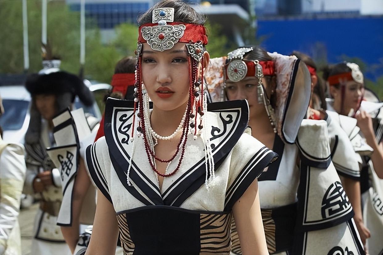 内蒙钱多,外蒙女多,为何蒙古女不嫁中国小伙?当地美女说出原因