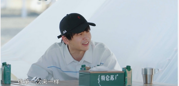 彭彭回归《向往》显局促!提张子枫不谈张艺兴,聊节目停办红眼眶