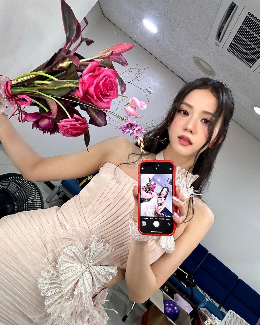 jisoo童年时期曾被嫌丑?曾因哥姐太好看,被亲戚说像猴子而自卑