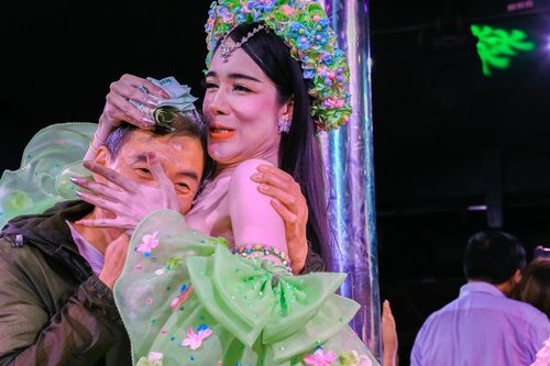 泰国"人妖"的晚年生活:光鲜的背后是心酸,仅30岁就开始衰老