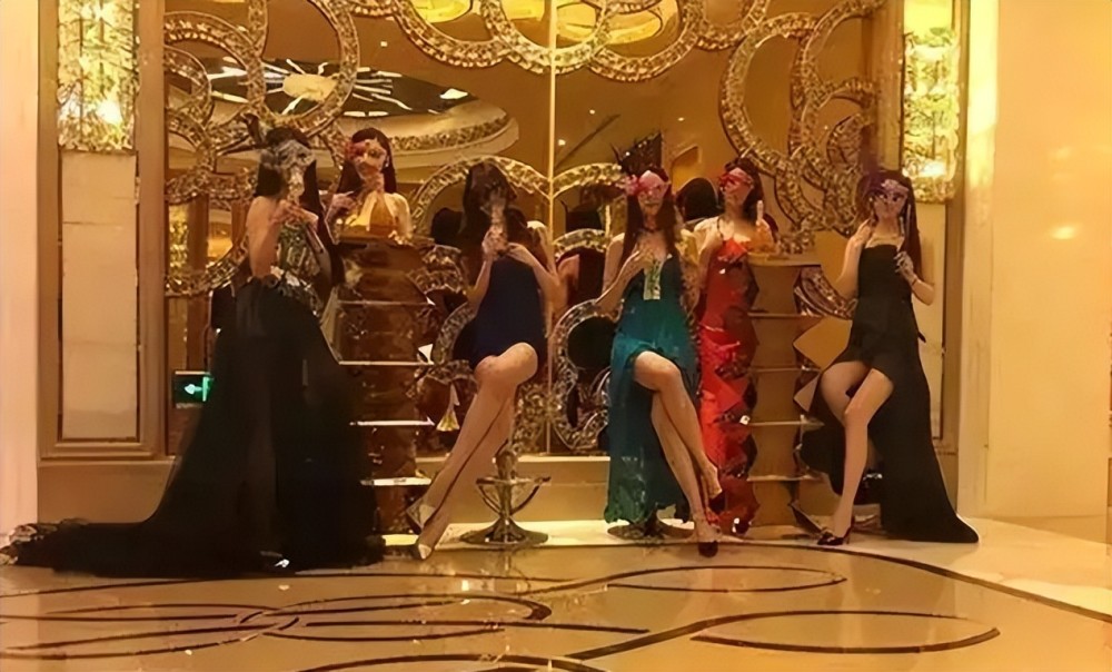 故事:"天上人间"消亡,四大花魁没了踪迹,不久"头牌"离奇身亡