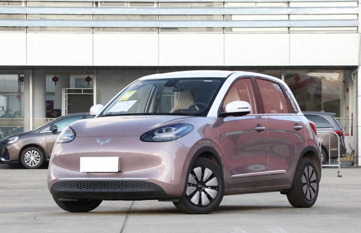 四门加长版"五菱mini"实车到店!外观时尚还很亲民,续航410km