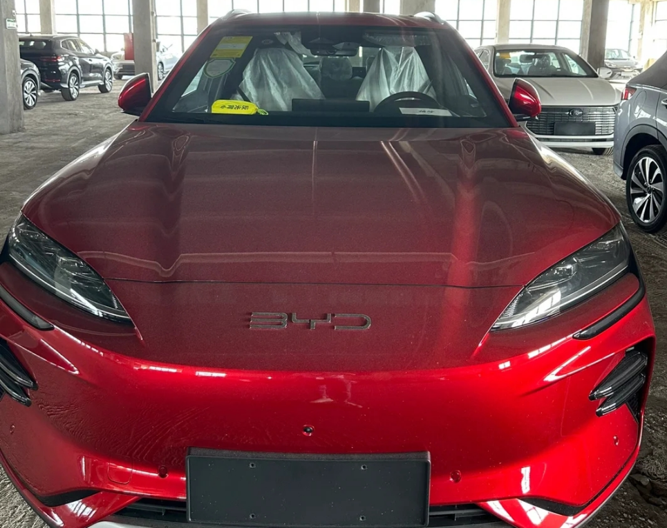 宋plus ev冠军版到店,"赤帝红色"很少见,16.98万起,续航理想