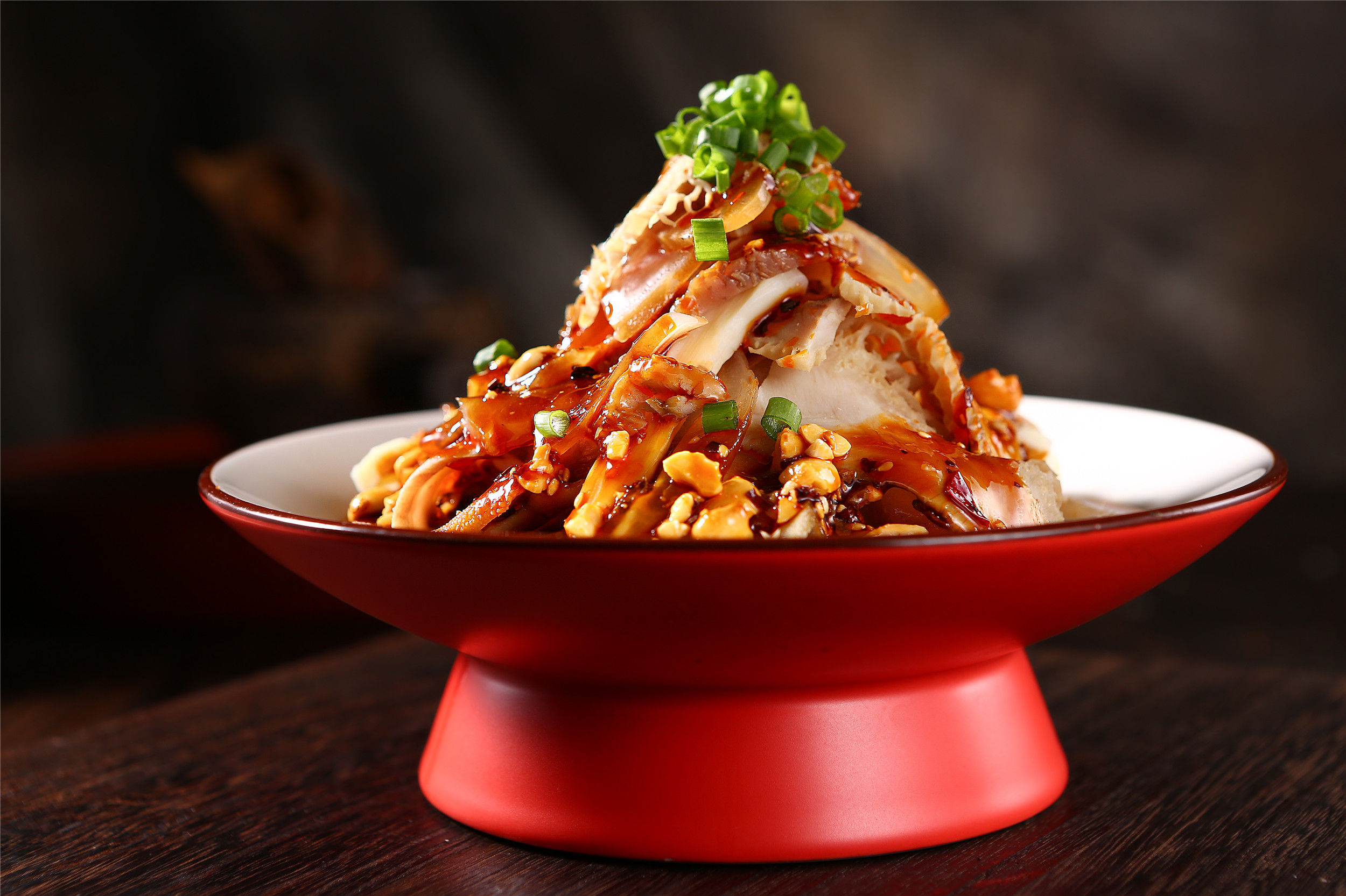 有红鸡毛店:带你体验巴蜀民间菜的独特魅力