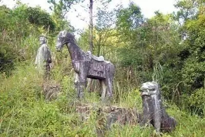 魏延墓前真的跪着诸葛亮?杨仪的一句话证明丞相错了!