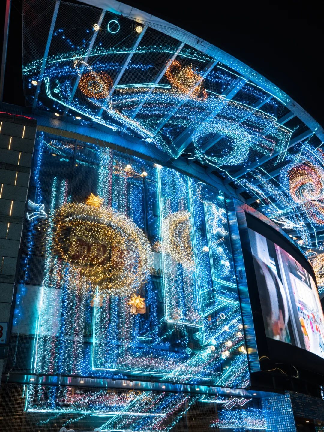 夜空彩虹用艺术灯光为莞城万科城市广场构筑现实版元宇宙