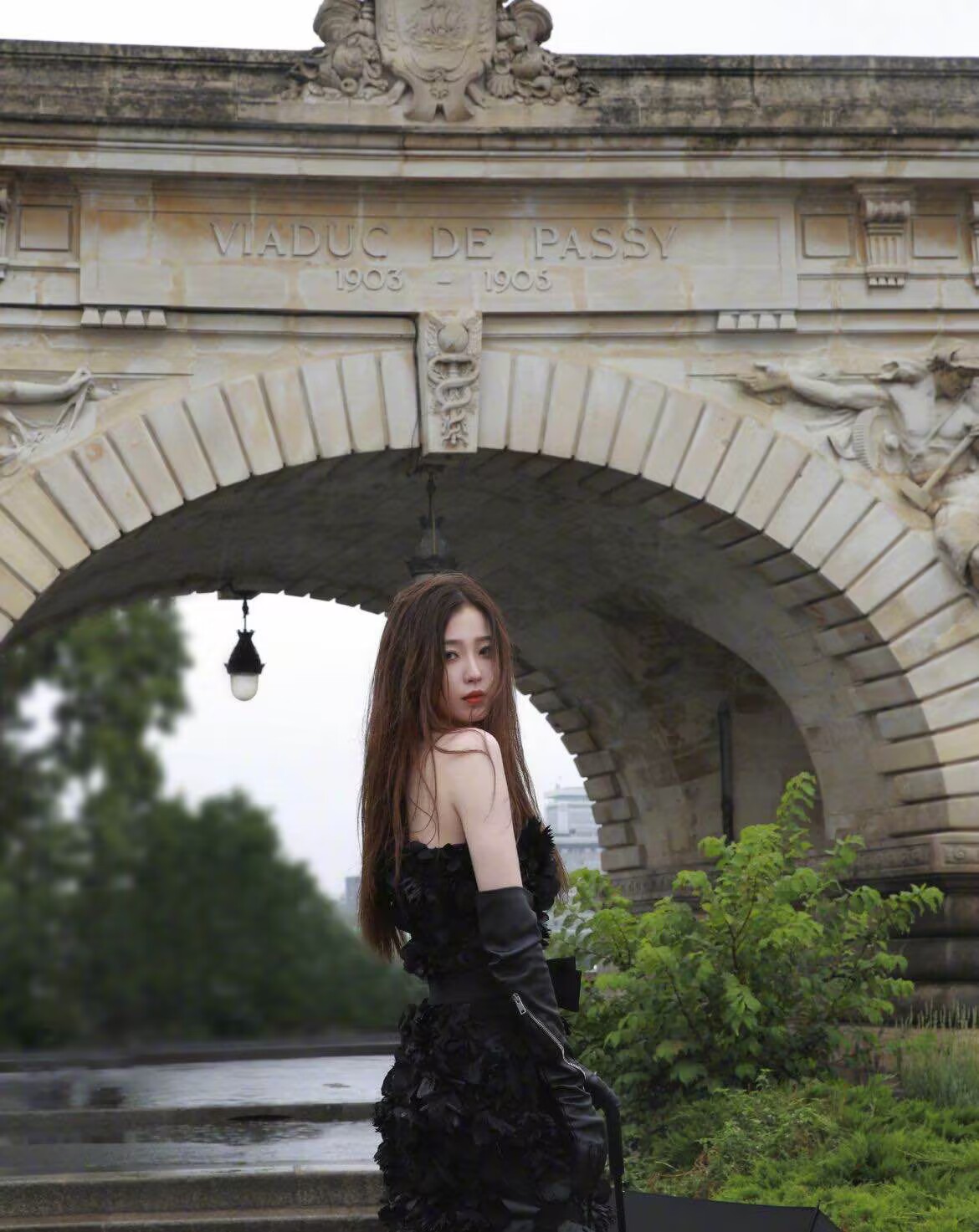 虞书欣的腿好适合穿长靴,搭配"二分裙",时髦洋气又显瘦