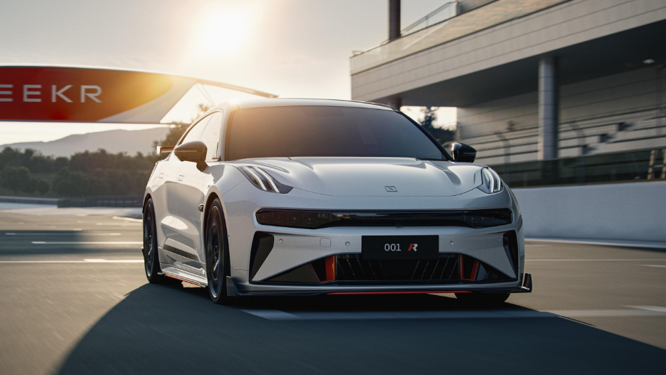 不只有碳纤维,百万级的极氪001 fr,真可能2秒破百?