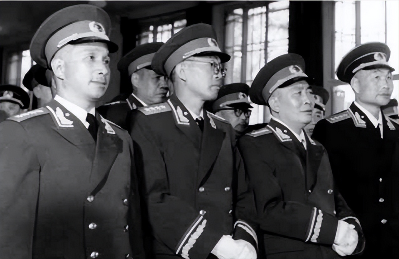 尹先炳:他是55年唯一没有获得将军军衔的军长,56年又被开除党籍