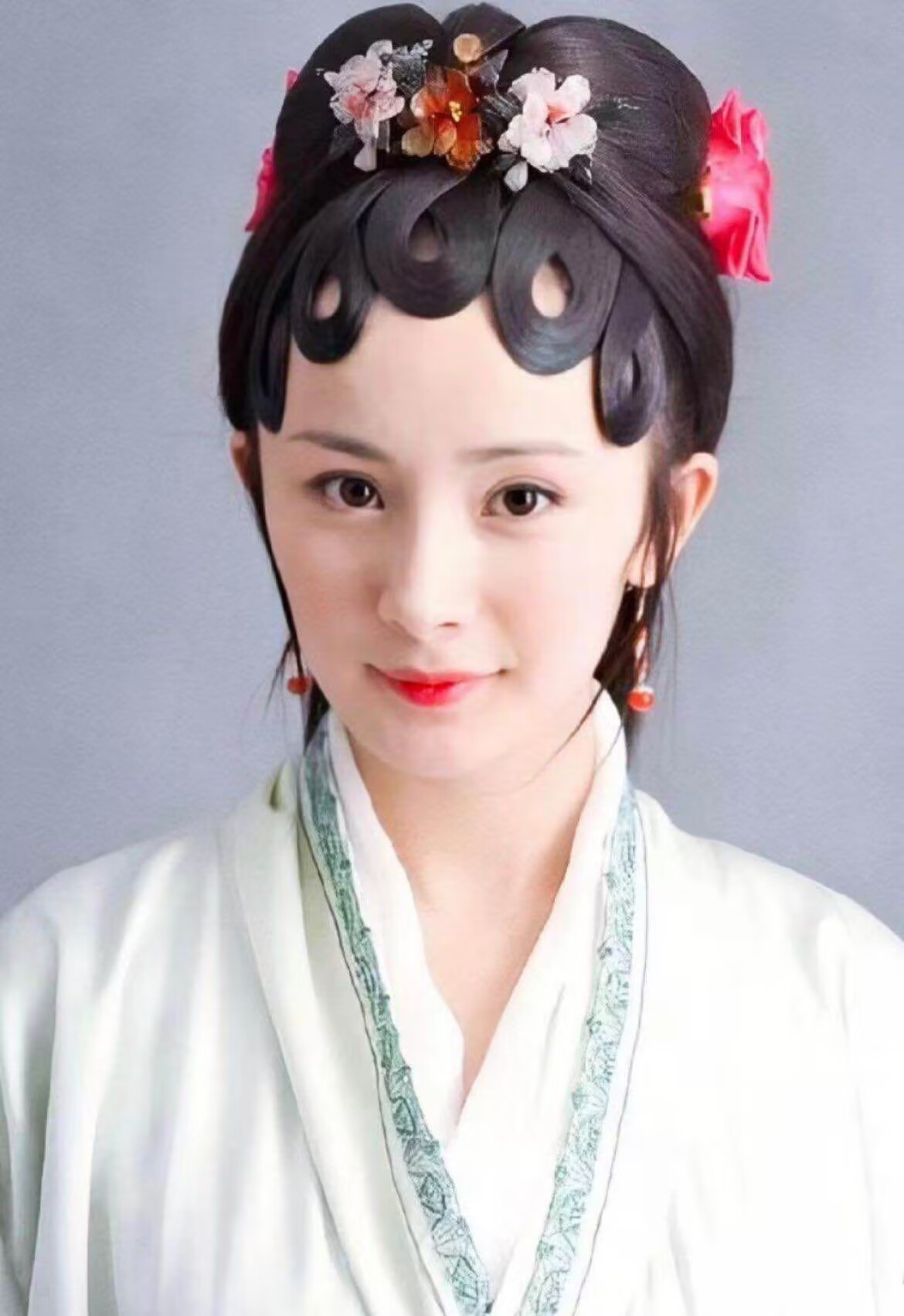 杨幂《红楼梦》时期的定妆照,让我明白了现在的古装剧有多敷衍