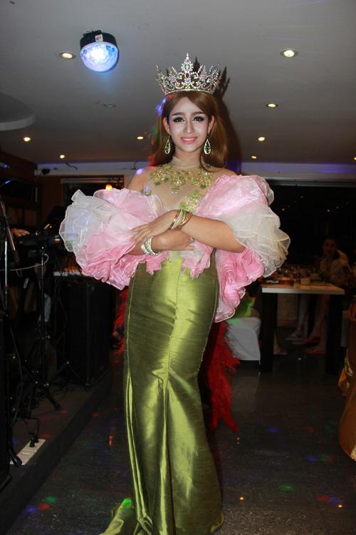 泰国"人妖"的晚年生活:光鲜的背后是心酸,仅30岁就开始衰老