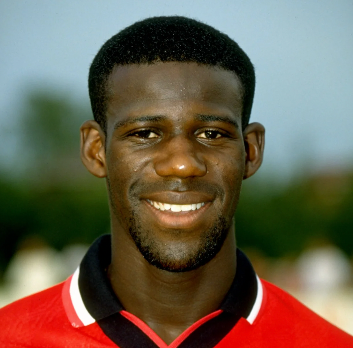 这位近年来一直定居美国的足球明星去世,年仅 49 岁