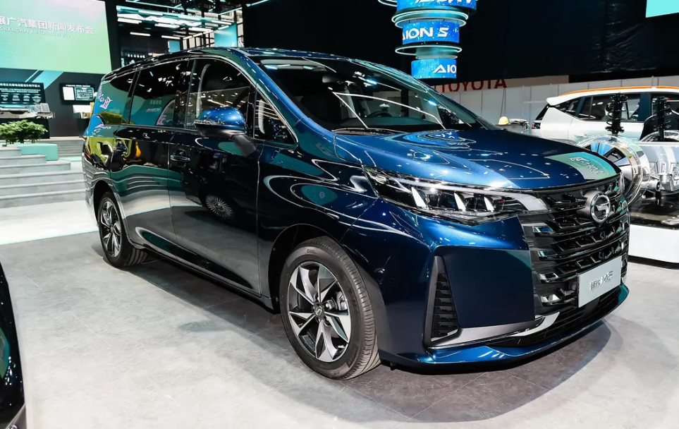 一款适合全家出行的智能mpv广汽传祺m6