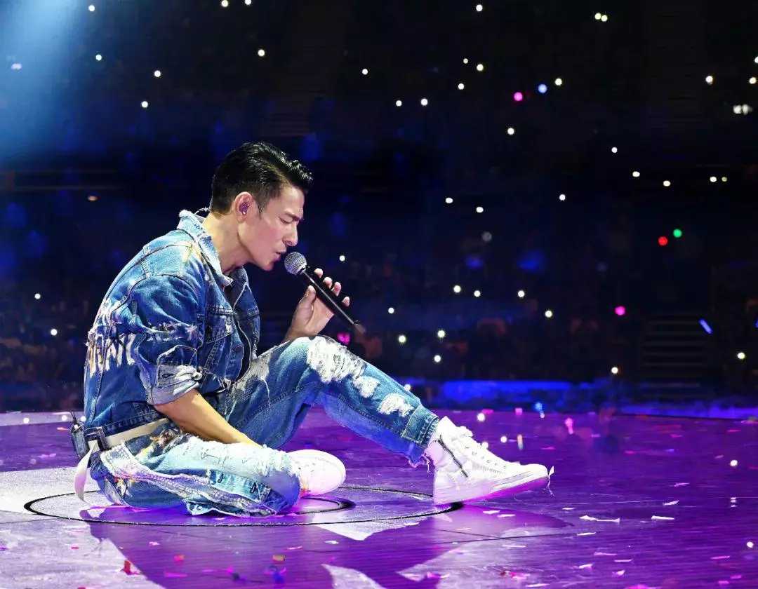 刘德华坐高铁接地气,华仔my love系列演唱会重映官宣