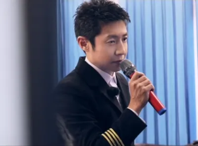 撒贝宁精彩"忽悠"张蕾,天真的反应让笑声四溢