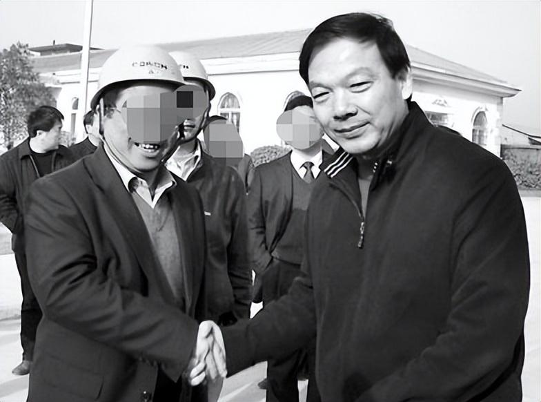 纪实:江西淫魔书记汤成奇:养40情妇,专门开房接待美女"上访"