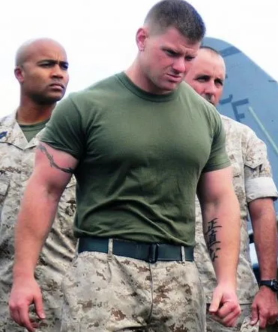 各国军人肌肉对比,美军强壮,我军紧实有力,印度画风很不一样