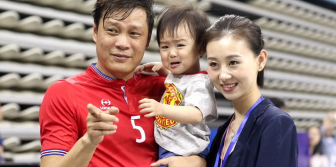 范志毅晒上海豪宅!内景曝光被嘲凌乱,与女儿玩耍被指像爷孙