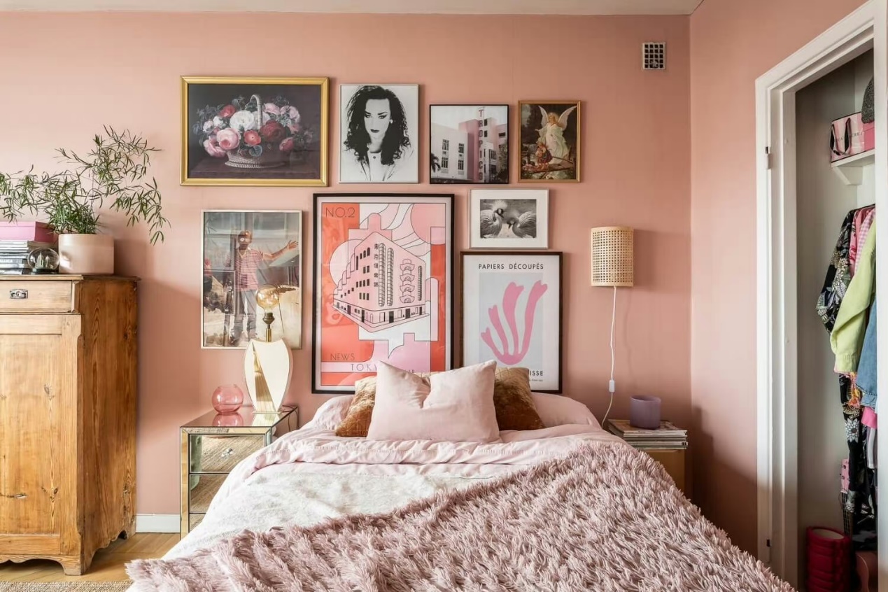 分享一个粉色调为主的梦幻小屋,装饰满满当当有气质,美到冒泡