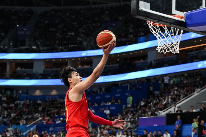 男篮铜牌赛后震撼瞬间,球员泪洒赛场,回顾男篮亚运会的征程