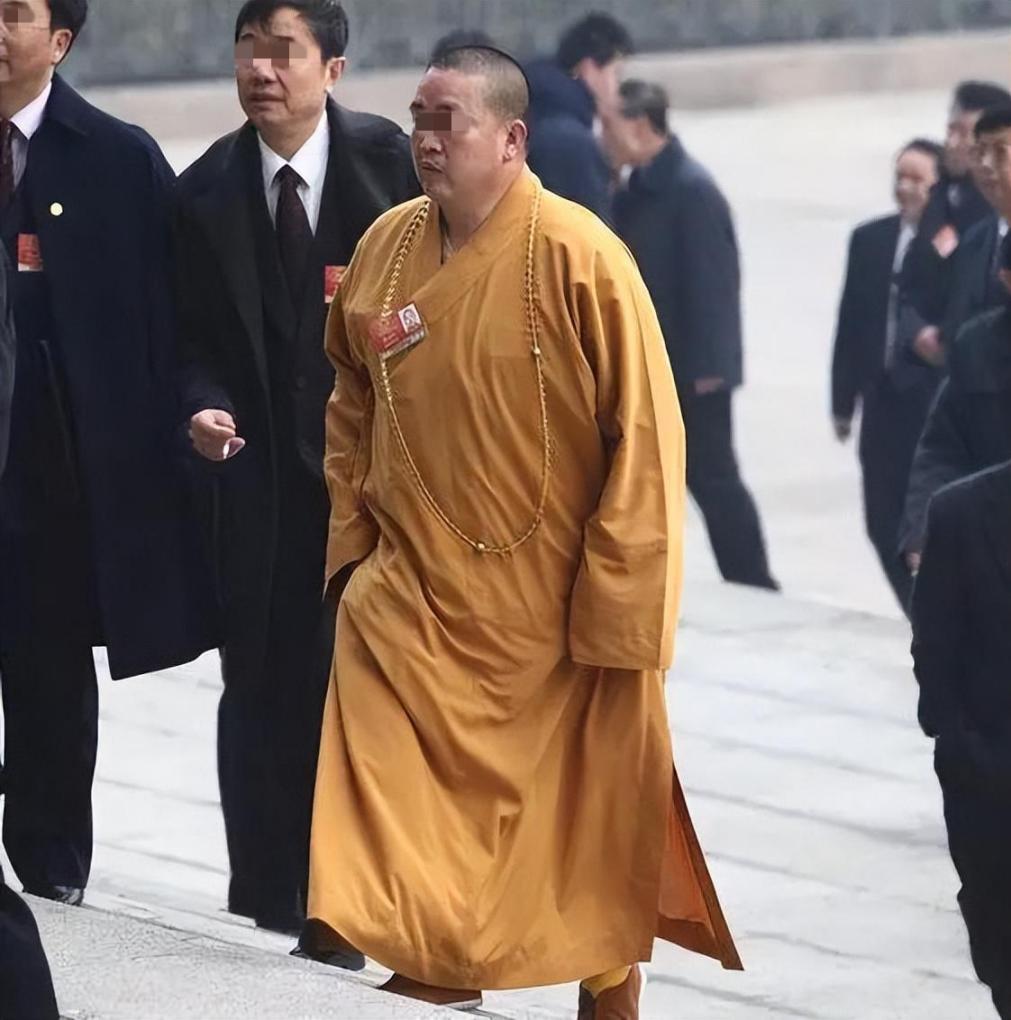 "奢靡和尚"释永信,开百万豪车,穿16万袈裟,有30亿美元存款