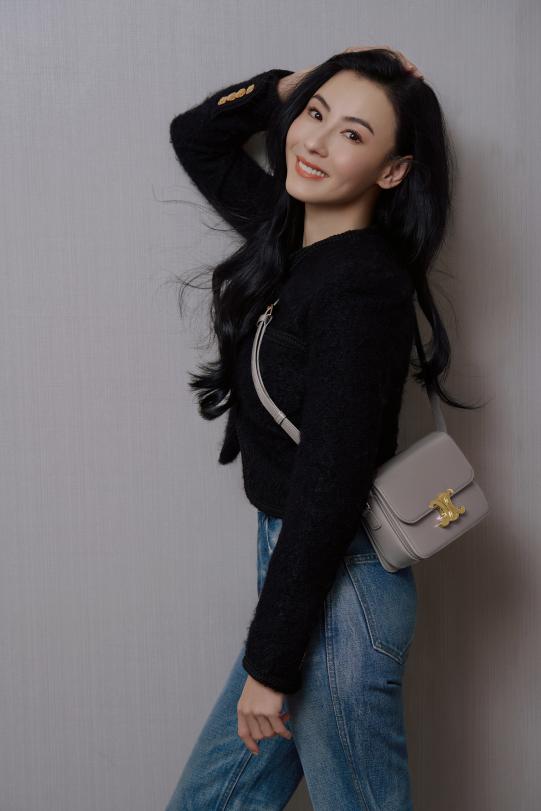 张柏芝春日穿搭氛围感满满,时尚又精致,温柔减龄好会穿