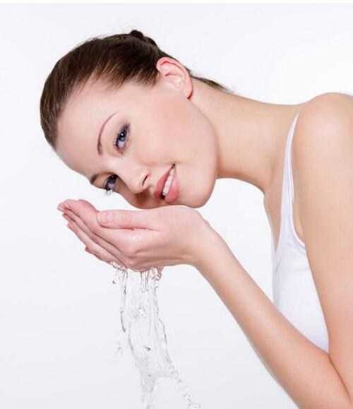 王珊青:"美肌秘籍:女明星分享护肤宝典"