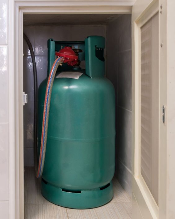 厨房地柜里藏煤气罐,靠着这3种法子,拿取不再成家庭主妇的难题