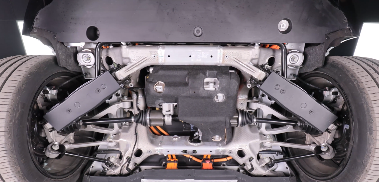 阿维塔11底盘解析:后悬用了日系车用过的a形臂?