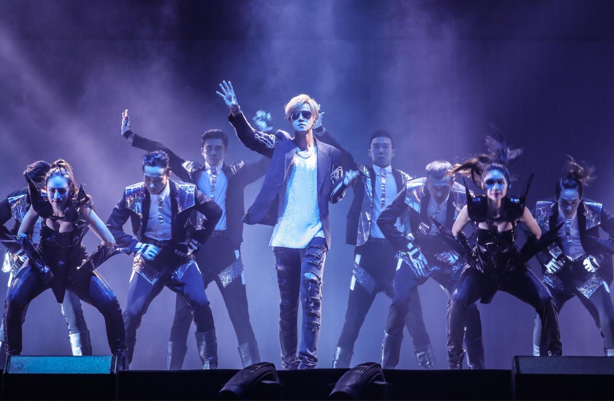 罗志祥以女装形象出道,娇羞扭动不似常人,录新歌无人问津