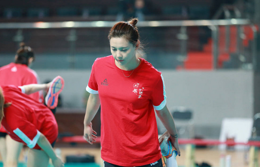 中国女排副攻王佳敏火了!身高1米87颜值气质在线,球迷直呼太美