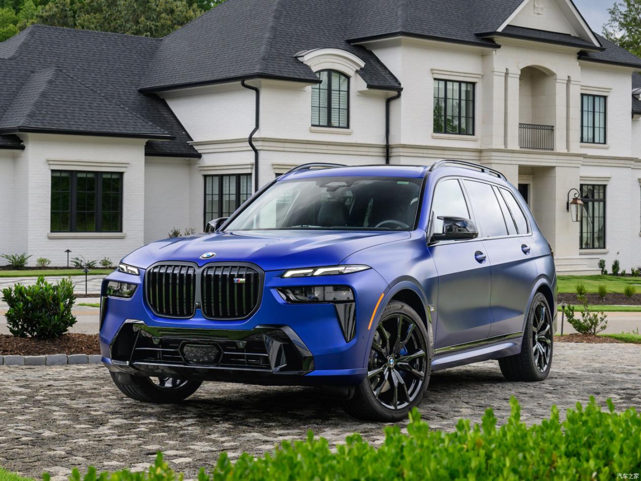 2023年宝马x7m60i抢先看全新的外观和内饰设计