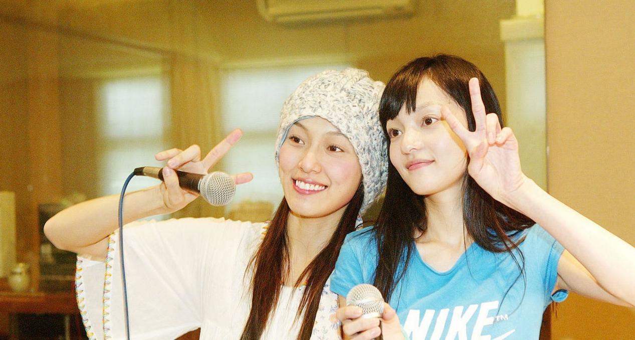 人前好闺蜜,人后是死敌?这5对"明星姐妹花",永久不会和洽