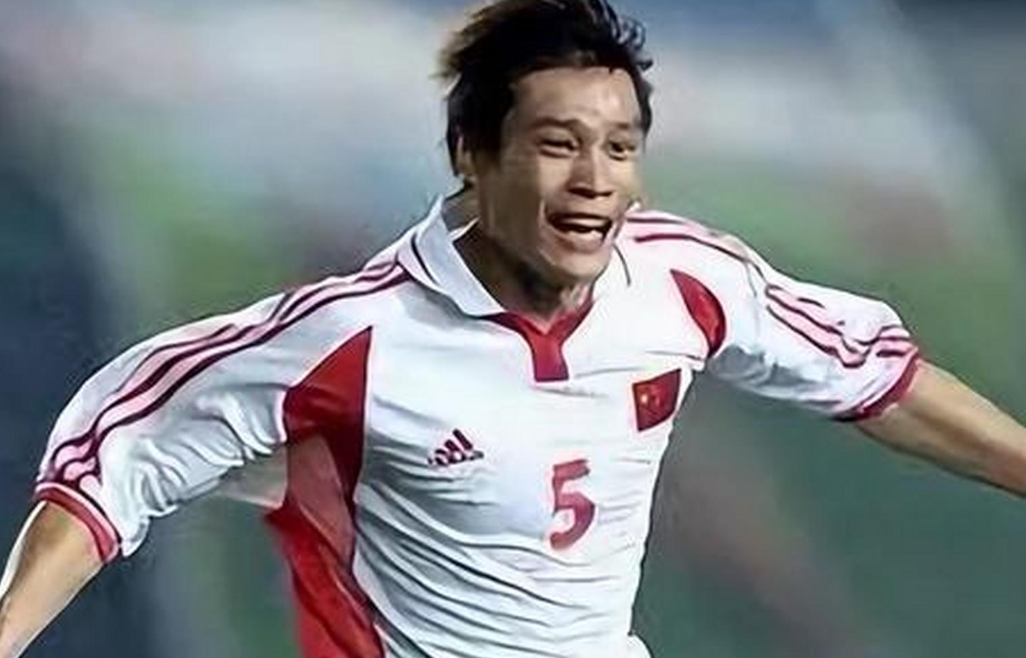 范志毅晒上海豪宅!内景曝光被嘲凌乱,与女儿玩耍被指像爷孙