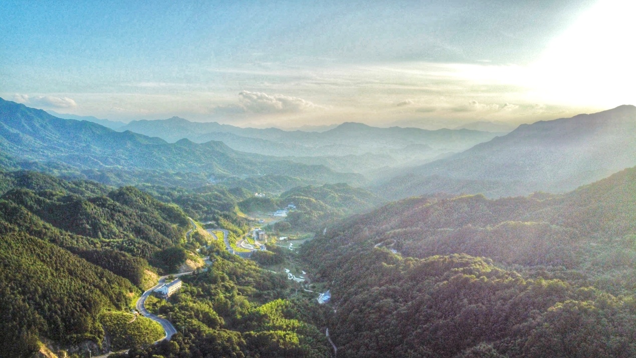 清凉避暑游,六安大别山风景道望九重观景,九仙尊仙草谷寻仙草