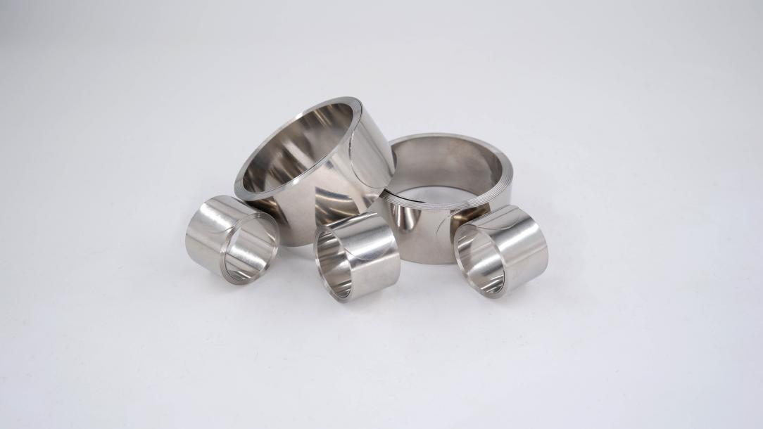 用于电缆端接的恒力弹簧