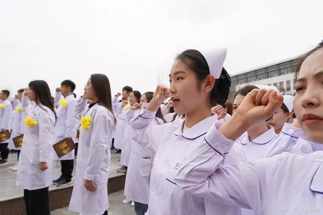 案例:江西醫院院長被查!天使外表,魔鬼內心,百姓直呼:太心寒