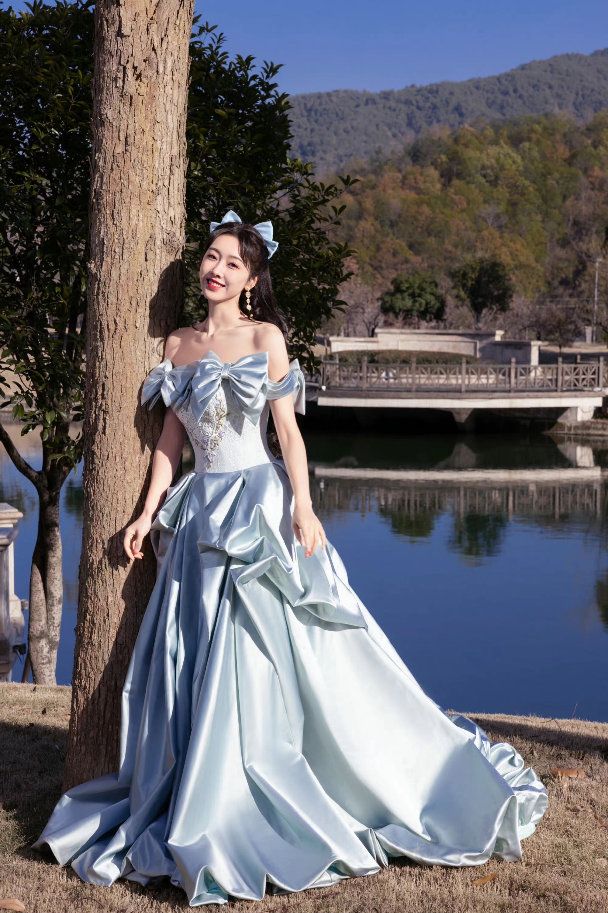 这才是真正的"在逃公主"!穿上蓝色礼服裙的宣璐,好让人心动