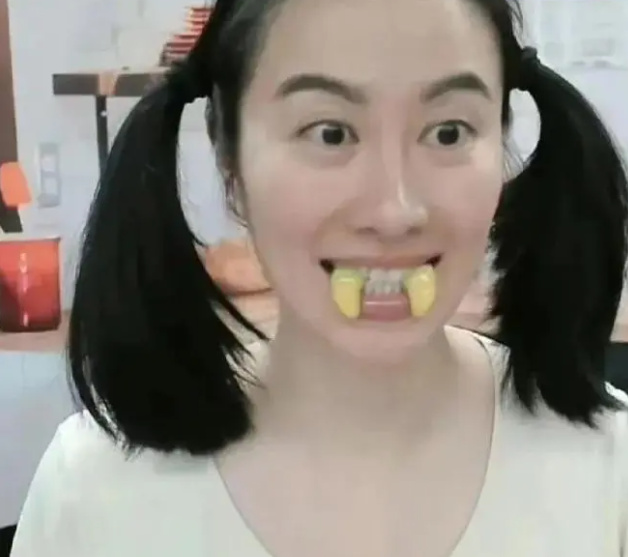 叶璇近况惹争议!膀大腰粗满脸褶,不穿内衣直播,被批擦边无底线