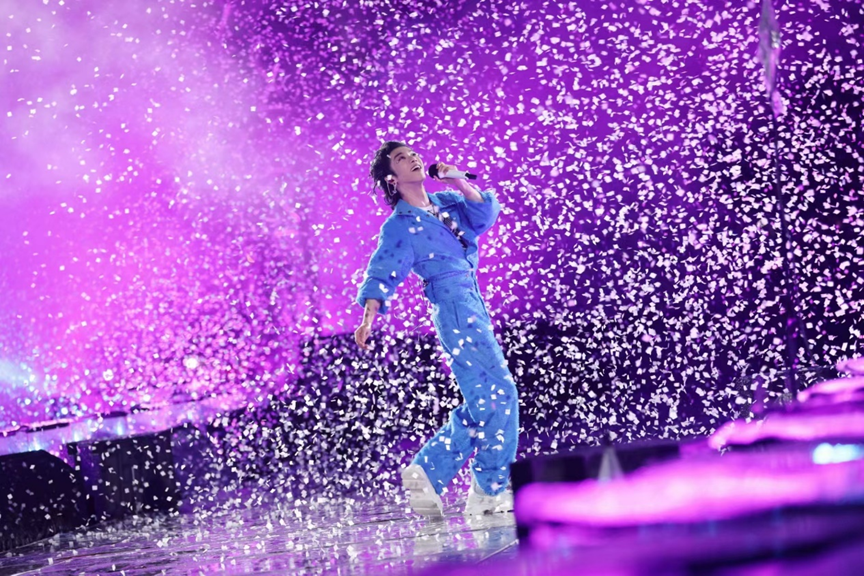 一首《寻》玩出17个版本!创作鬼才华晨宇展现音乐的自由与魅力