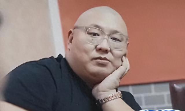 南京胖哥:拒绝百万奖赏,女儿出生20天却不幸夭折,公平何在